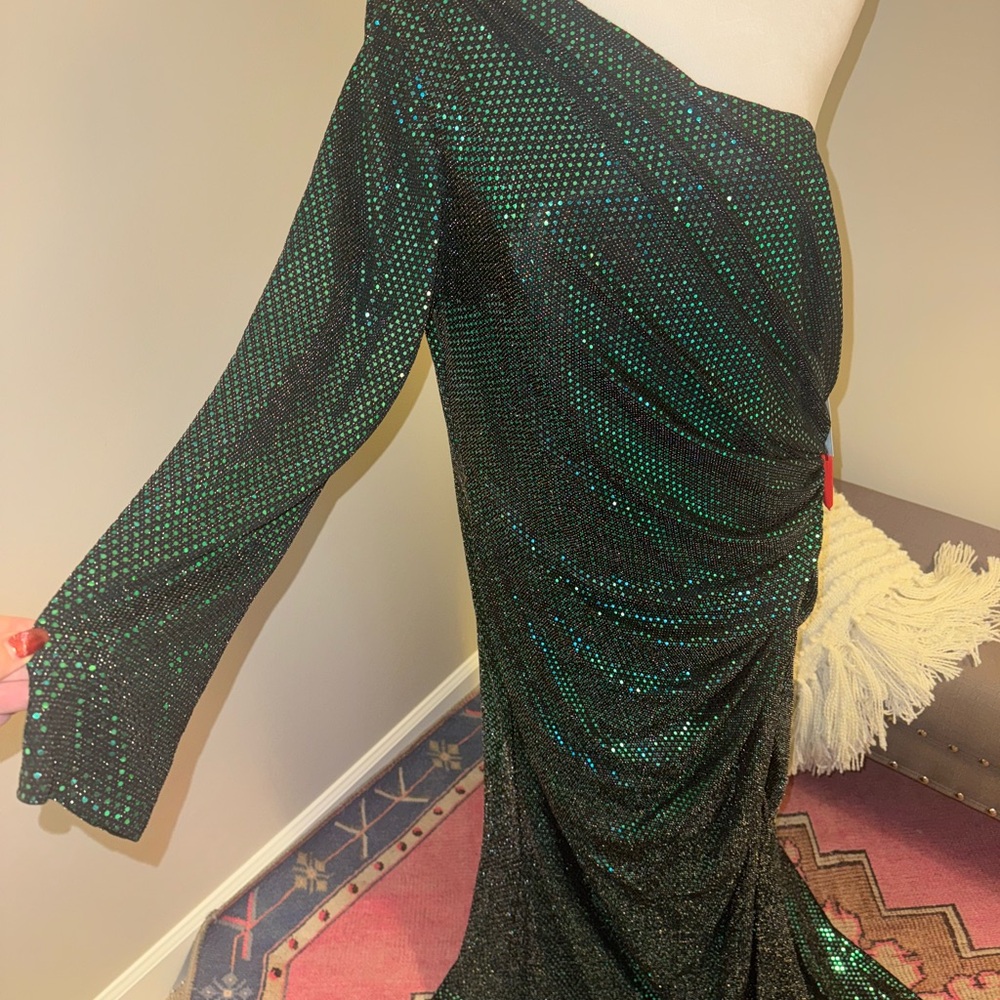 Mac Duggal Emerald One-Shoulder Gown - Picture 4 of 8
